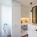 Charming, Bright 2-bedroom Flat Near Lafayette Апартаменты Париж