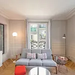 Charming, Bright 2-bedroom Flat Near Lafayette Апартаменты Париж