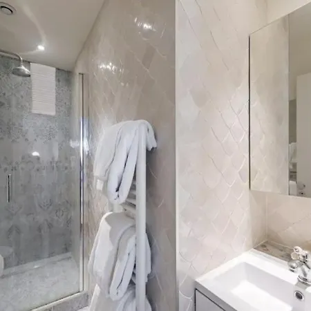 Charming, Bright 2-bedroom Flat Near Lafayette * Париж