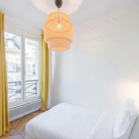Lejlighed Charming, Bright 2-bedroom Flat Near Lafayette Paris