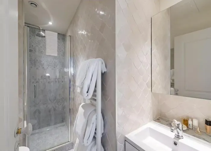 Charming, Bright 2-bedroom Flat Near Lafayette * Париж