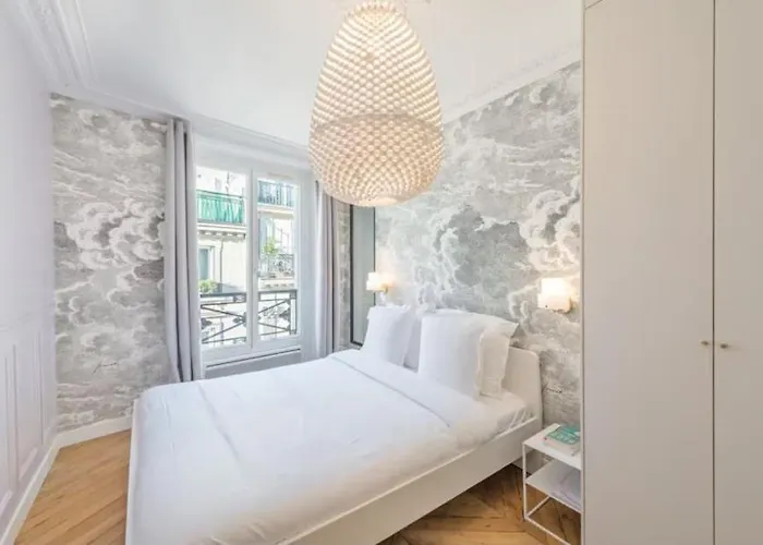 Charming, Bright 2-bedroom Flat Near Lafayette Апартаменты Париж