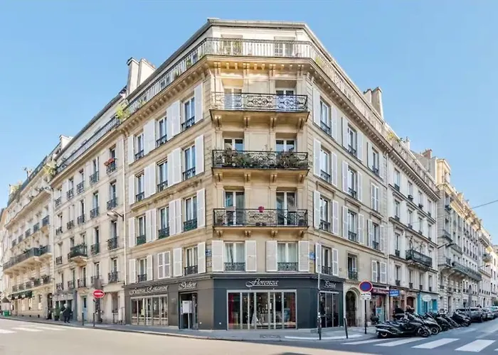 Charming, Bright 2-bedroom Flat Near Lafayette Апартаменты Париж