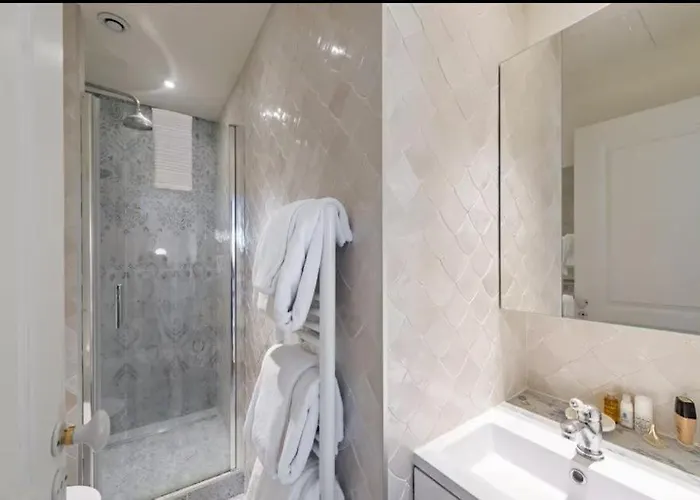 Charming, Bright 2-bedroom Flat Near Lafayette