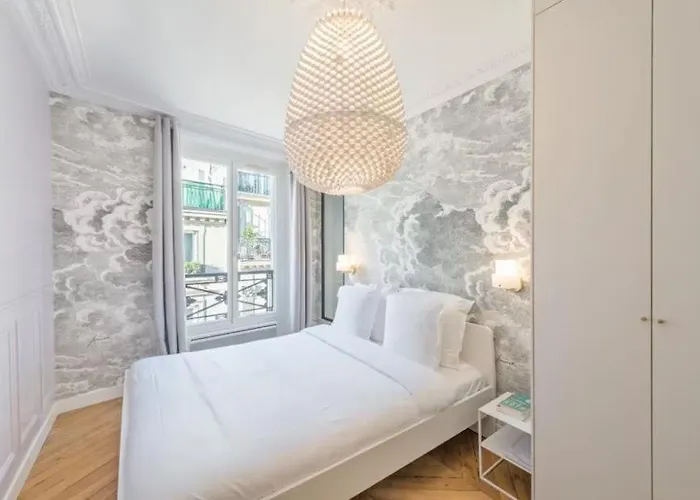 Charming, Bright 2-bedroom Flat Near Lafayette * Paris
